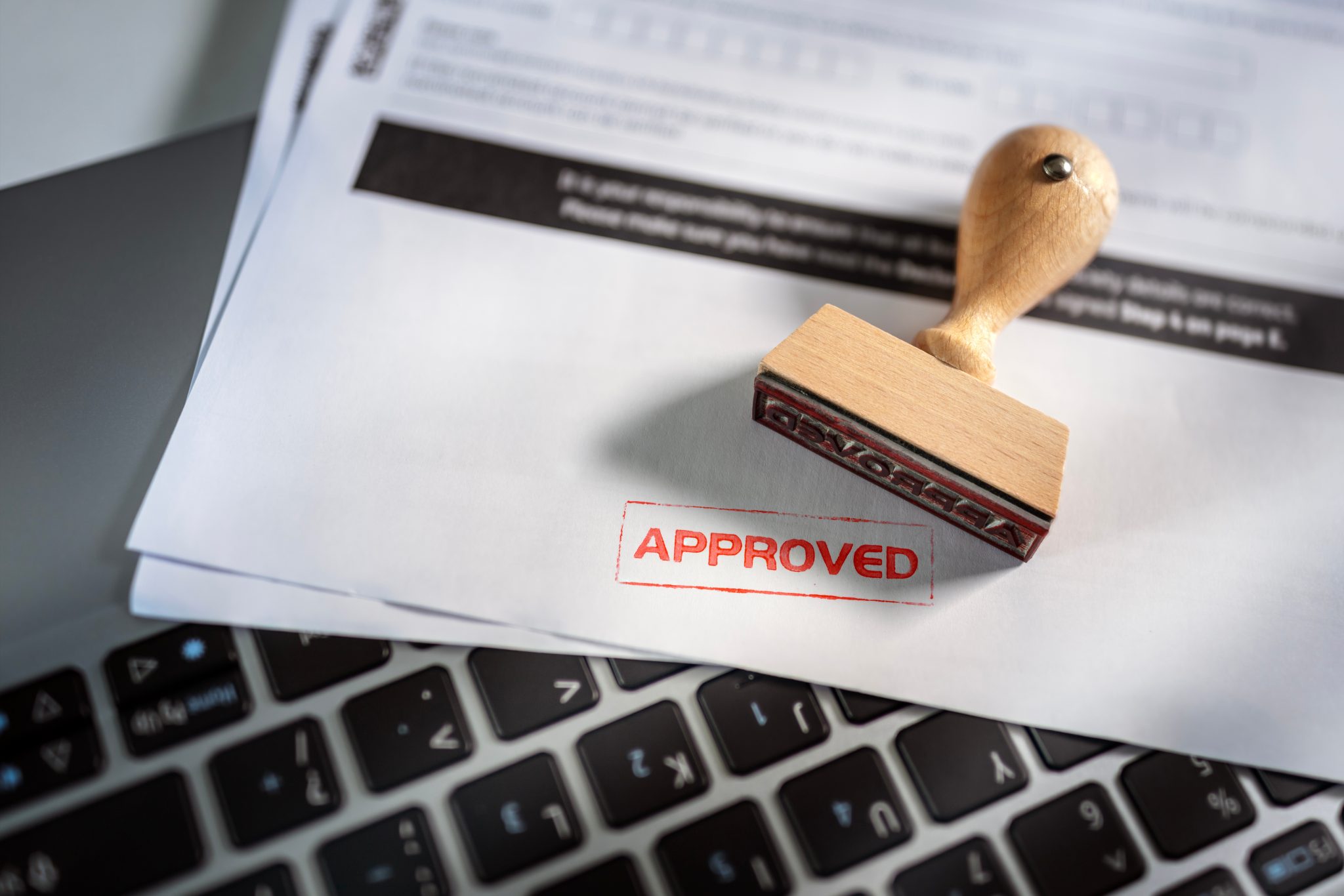Do licensed money lenders generally have high loan approval rates?